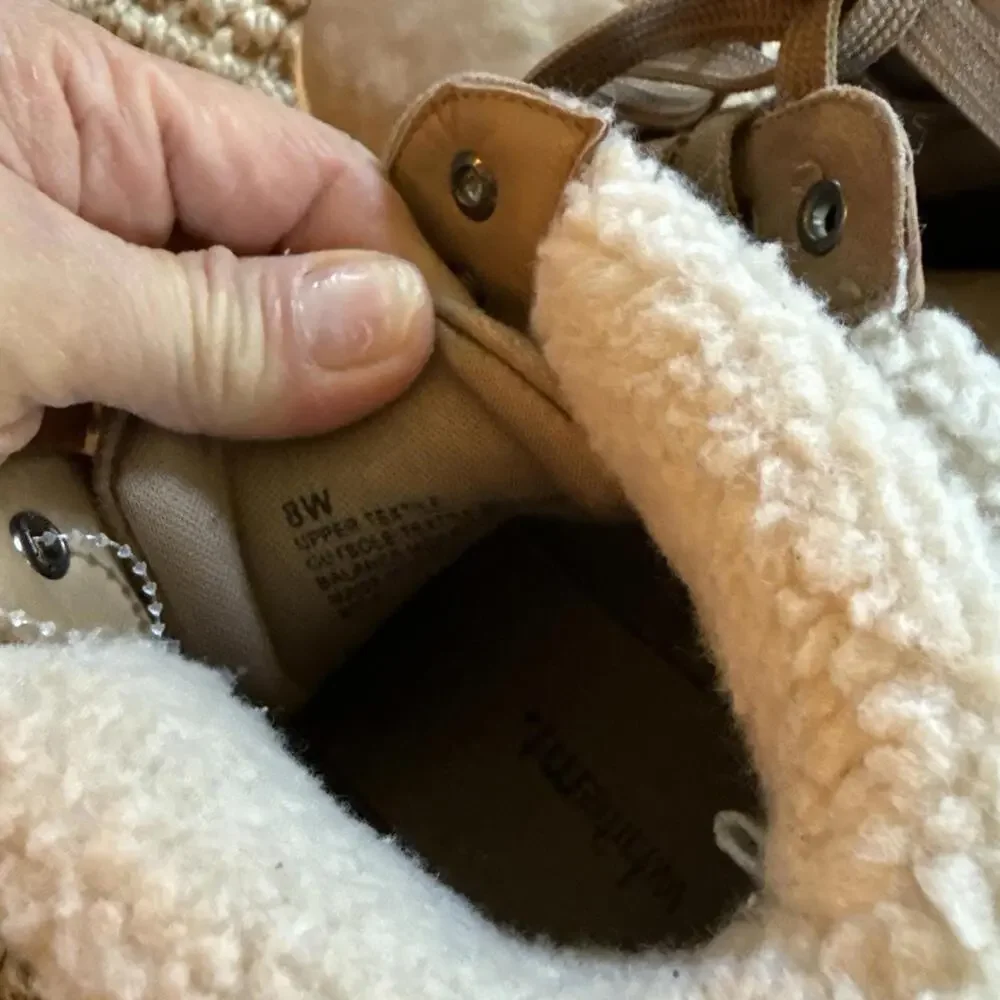 White Mountain women’s Boots Brown.‎   B2